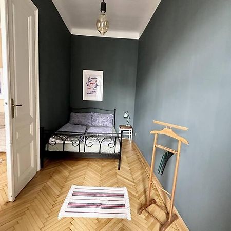 Ruhige & Grosse Altbauwohnung 7Min Zum Zentrum Vienna Esterno foto