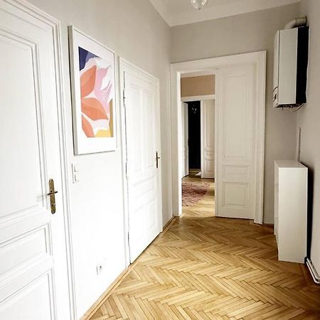 Ruhige & Grosse Altbauwohnung 7Min Zum Zentrum Vienna Esterno foto