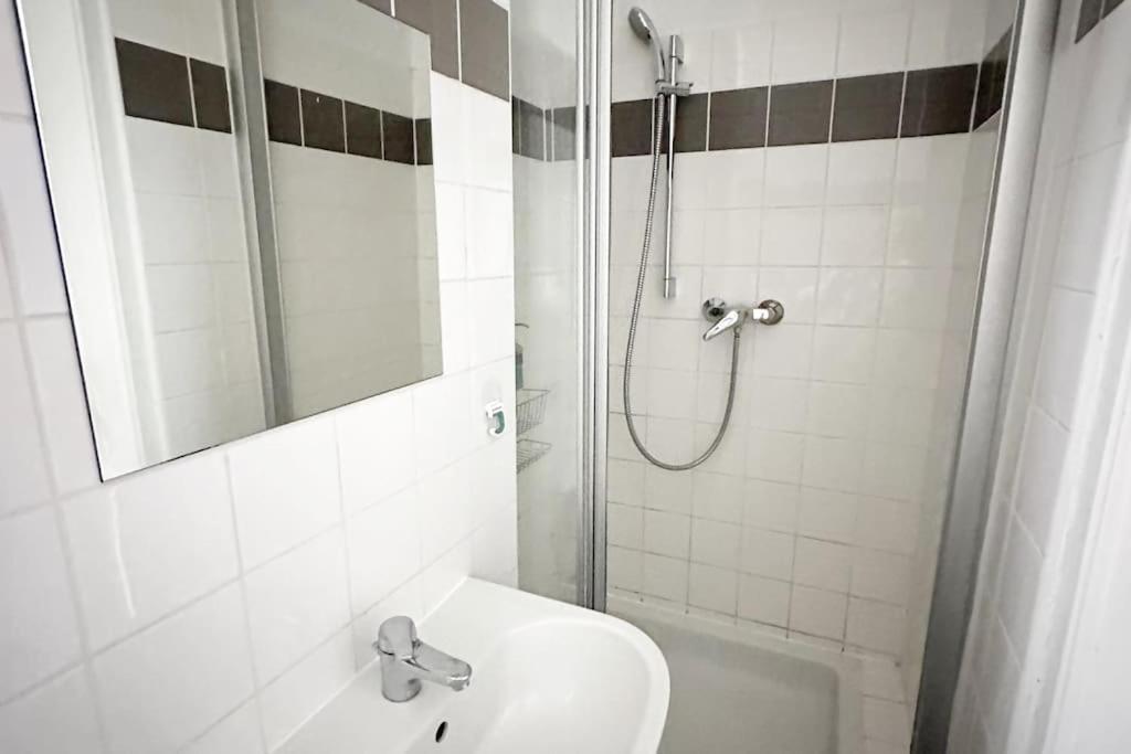 Ruhige & Grosse Altbauwohnung 7Min Zum Zentrum Vienna Esterno foto