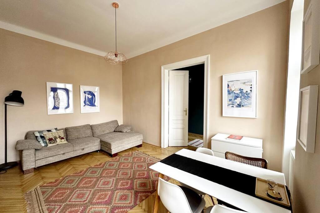 Ruhige & Grosse Altbauwohnung 7Min Zum Zentrum Vienna Esterno foto